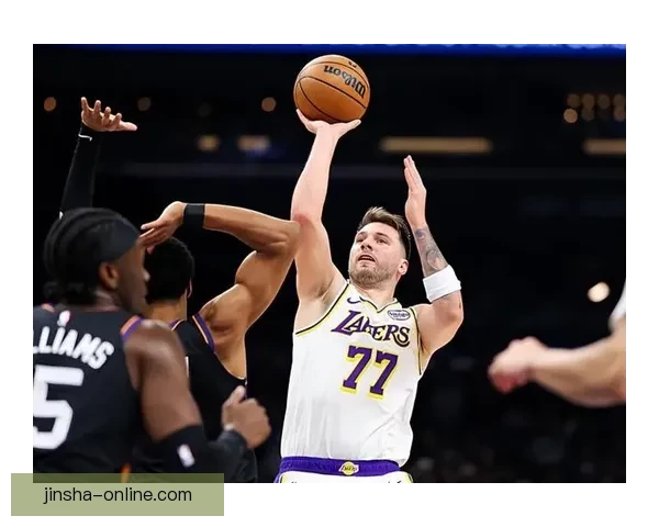 湖人伤情严重东契奇恐缺席前两轮季后赛紫金能否闯西决复出悬念重重 湖人伤情严重东契奇恐缺席前两轮季后赛紫金能否闯西决复出悬念重重