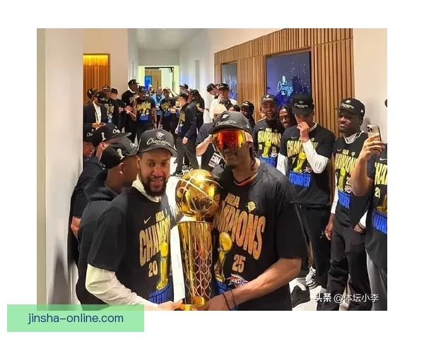 甜瓜坦言球员心中最佳球员 亚历山大当之无愧成为MVP 甜瓜坦言球员心中最佳球员 亚历山大当之无愧成为MVP