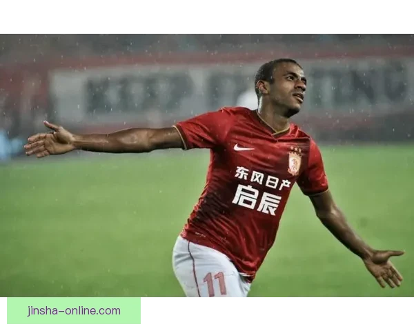 穆里奇进球后泪洒赛场激动表达我也是人展现真实情感